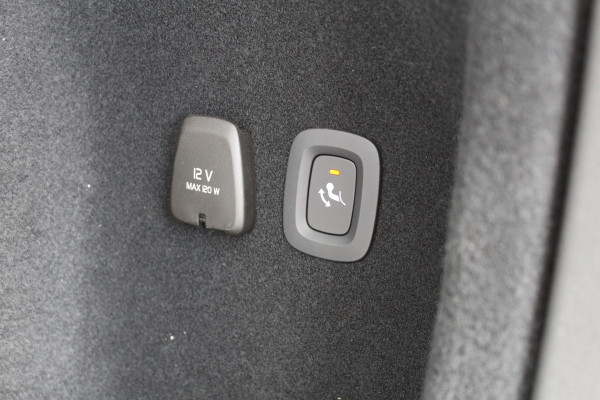 Volvo V60 2.0 T6 Plug-in hybrid AWD Plus Dark | Panoramadak | Trekhaak | BLIS | H/K | 360 Camera