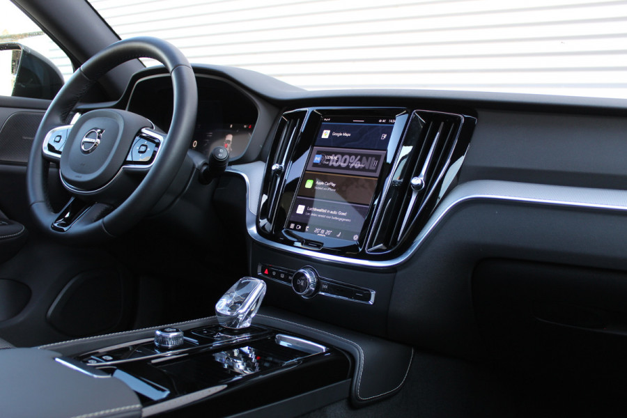 Volvo V60 2.0 T6 Plug-in hybrid AWD Plus Dark | Panoramadak | Trekhaak | BLIS | H/K | 360 Camera