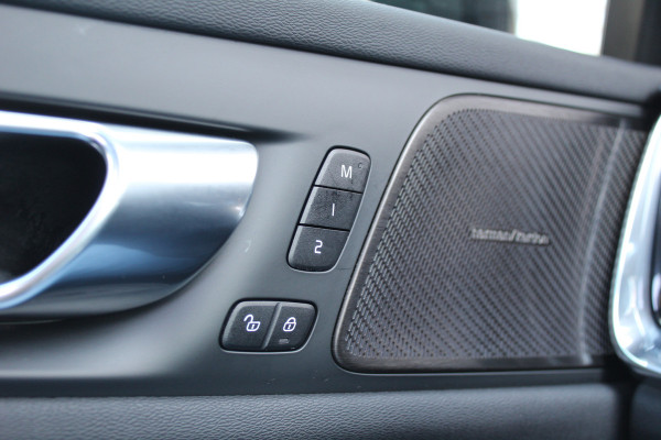 Volvo V60 2.0 T6 Plug-in hybrid AWD Plus Dark | Panoramadak | Trekhaak | BLIS | H/K | 360 Camera