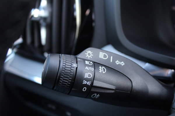 Volvo V60 2.0 T6 Plug-in hybrid AWD Plus Dark | Panoramadak | Trekhaak | BLIS | H/K | 360 Camera