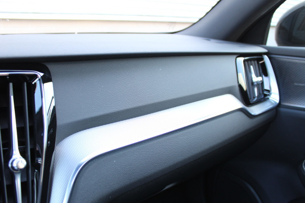 Volvo V60 2.0 T6 Plug-in hybrid AWD Plus Dark | Panoramadak | Trekhaak | BLIS | H/K | 360 Camera