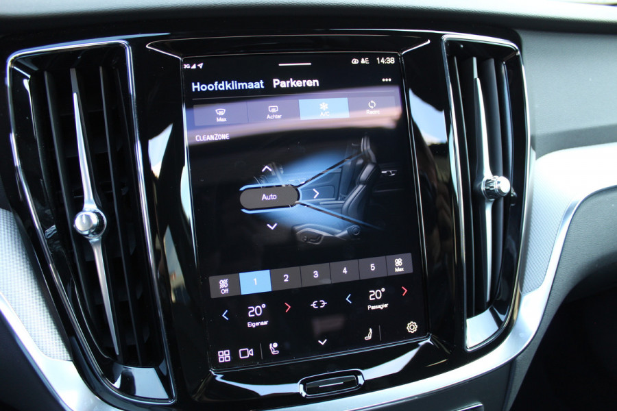 Volvo V60 2.0 T6 Plug-in hybrid AWD Plus Dark | Panoramadak | Trekhaak | BLIS | H/K | 360 Camera