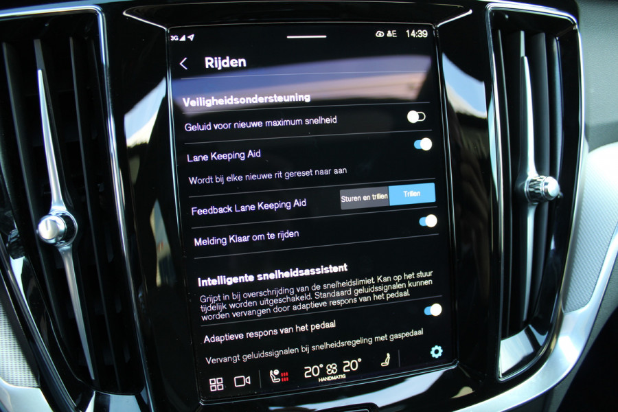 Volvo V60 2.0 T6 Plug-in hybrid AWD Plus Dark | Panoramadak | Trekhaak | BLIS | H/K | 360 Camera