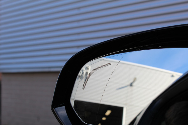 Volvo V60 2.0 T6 Plug-in hybrid AWD Plus Dark | Panoramadak | Trekhaak | BLIS | H/K | 360 Camera