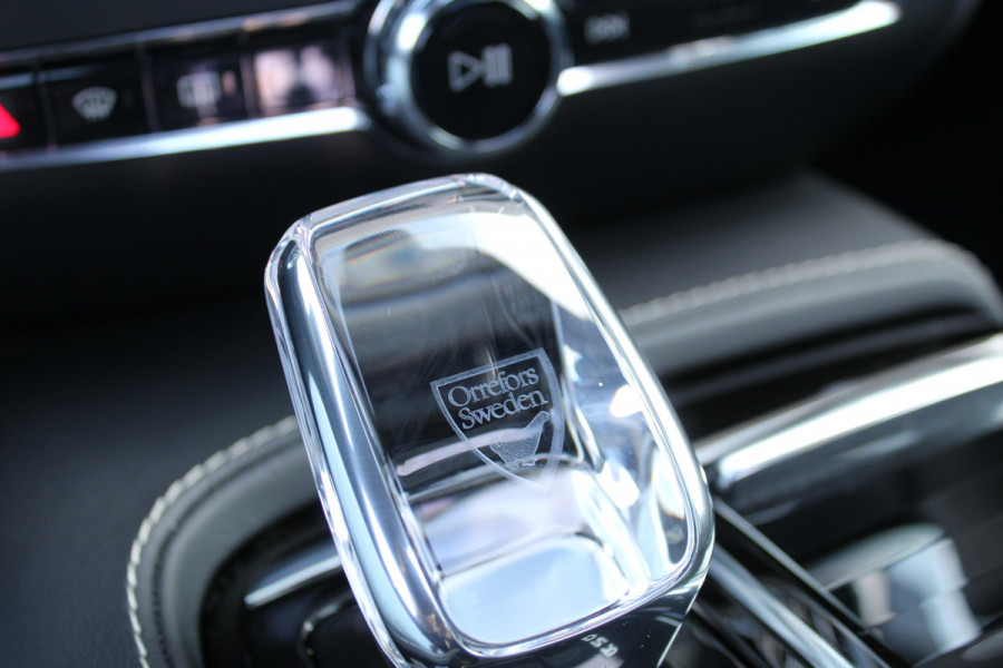 Volvo V60 2.0 T6 Plug-in hybrid AWD Plus Dark | Panoramadak | Trekhaak | BLIS | H/K | 360 Camera