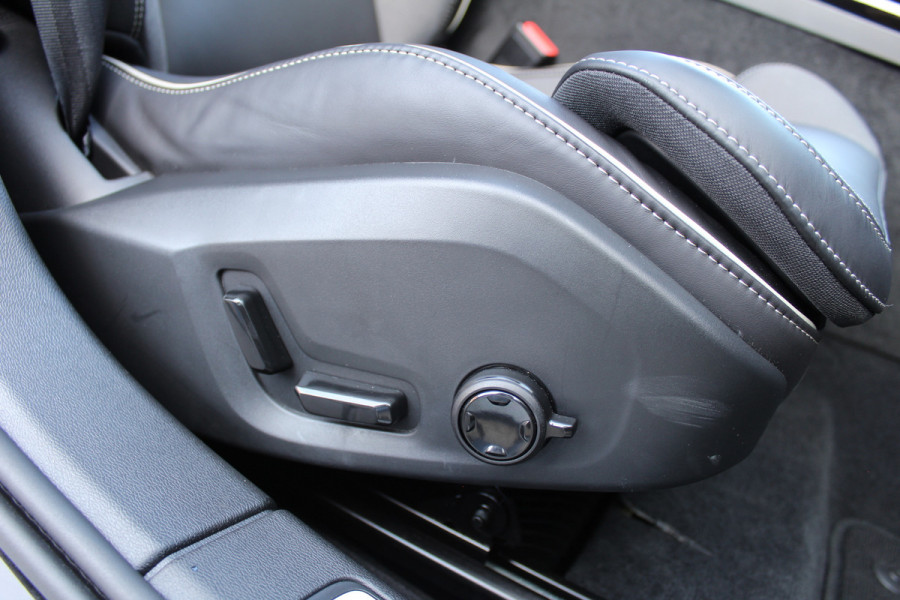 Volvo V60 2.0 T6 Plug-in hybrid AWD Plus Dark | Panoramadak | Trekhaak | BLIS | H/K | 360 Camera