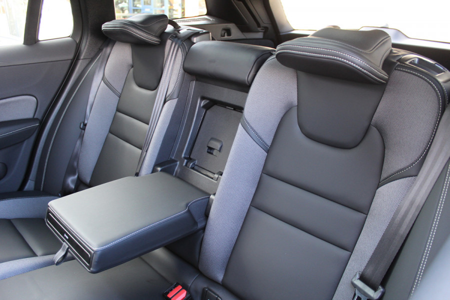 Volvo V60 2.0 T6 Plug-in hybrid AWD Plus Dark | Panoramadak | Trekhaak | BLIS | H/K | 360 Camera