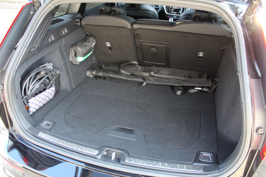 Volvo V60 2.0 T6 Plug-in hybrid AWD Plus Dark | Panoramadak | Trekhaak | BLIS | H/K | 360 Camera