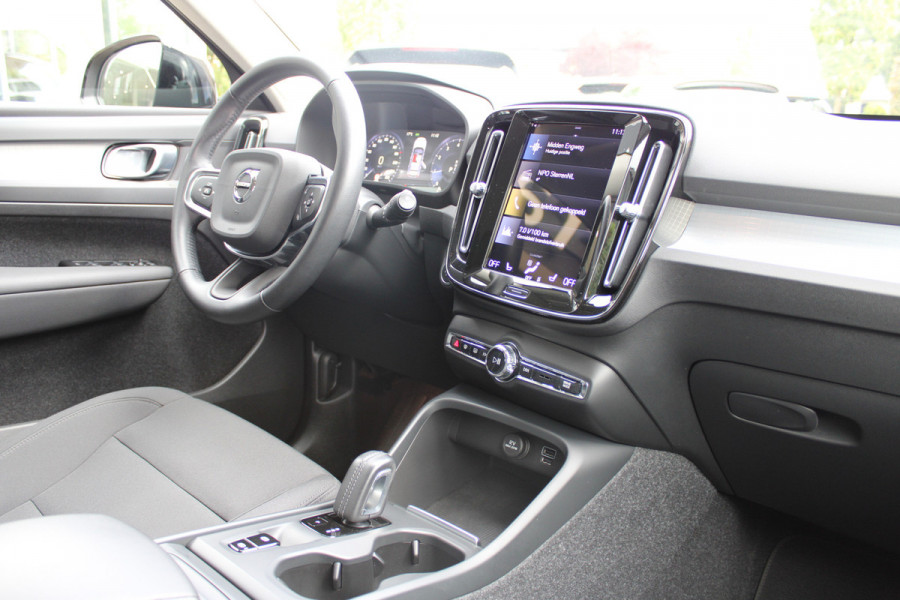 Volvo XC40 1.5 T3 Momentum | Trekhaak | Cruise control | Navigatie | Stoel/Stuurverwarming