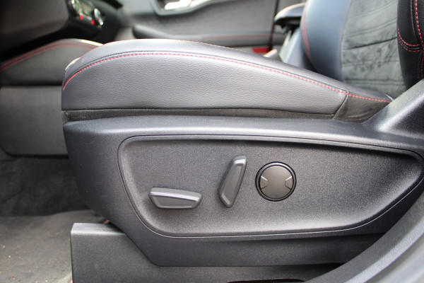 Ford Kuga 2.5 PHEV ST-Line X | Panoramadak | Trekhaak | BLIS | B&O | Head-up | Winterpack