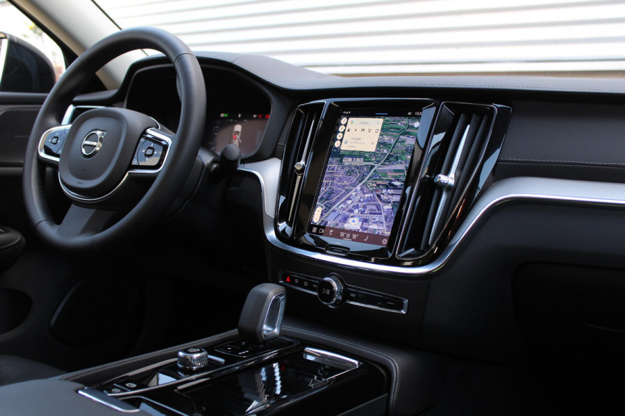 Volvo S60 2.0 Recharge T8 AWD Ultimate Dark | Schuif/Kantel dak | Head-up | H/K | BLIS | Leder | Pilot Assist