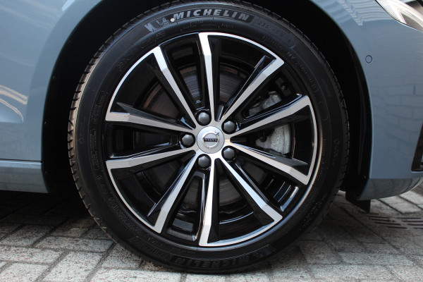 Volvo S60 2.0 Recharge T8 AWD Ultimate Dark | Schuif/Kantel dak | Head-up | H/K | BLIS | Leder | Pilot Assist