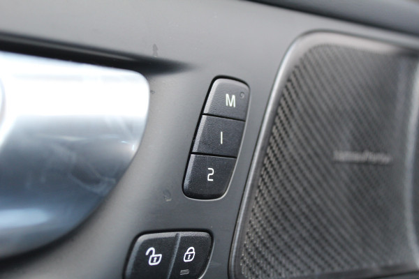 Volvo S60 2.0 Recharge T8 AWD Ultimate Dark | Schuif/Kantel dak | Head-up | H/K | BLIS | Leder | Pilot Assist