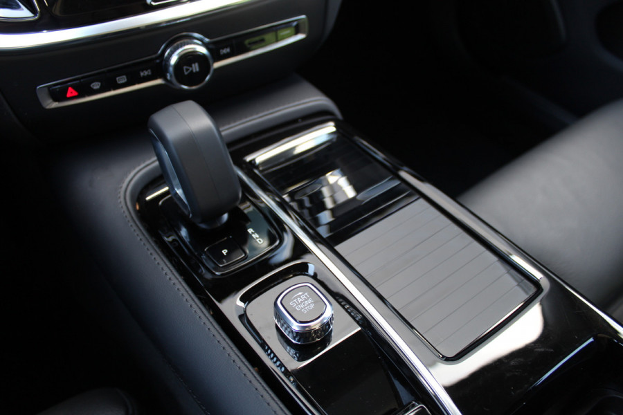 Volvo S60 2.0 Recharge T8 AWD Ultimate Dark | Schuif/Kantel dak | Head-up | H/K | BLIS | Leder | Pilot Assist