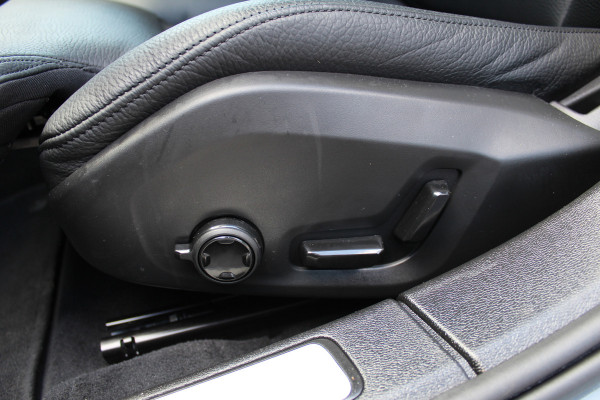 Volvo S60 2.0 Recharge T8 AWD Ultimate Dark | Schuif/Kantel dak | Head-up | H/K | BLIS | Leder | Pilot Assist