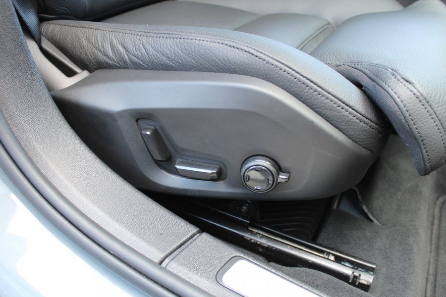 Volvo S60 2.0 Recharge T8 AWD Ultimate Dark | Schuif/Kantel dak | Head-up | H/K | BLIS | Leder | Pilot Assist