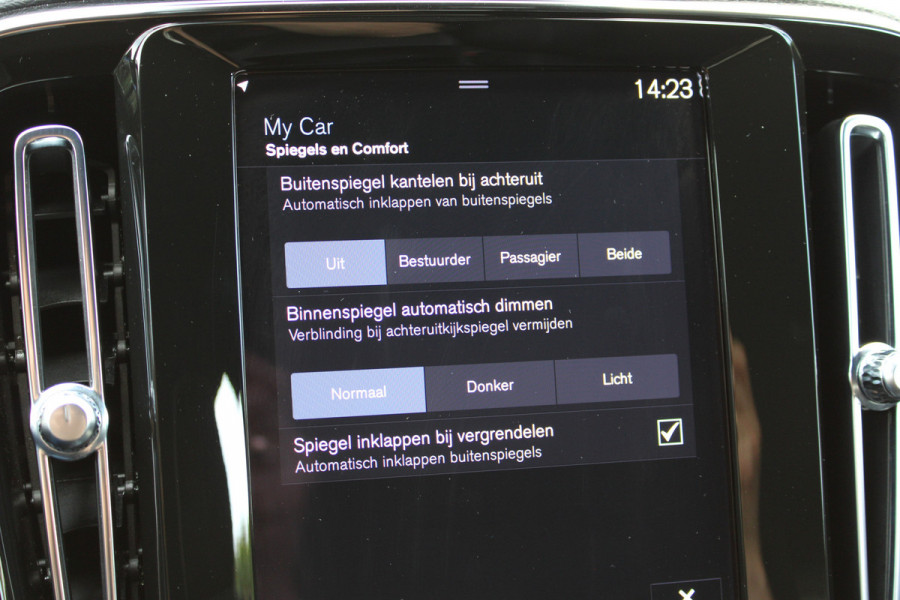 Volvo XC40 1.5 T4 Plug-in hybrid Plus Dark | Trekhaak | H/K | Pilot Assist | Memory | Navigatie | 360 Camera