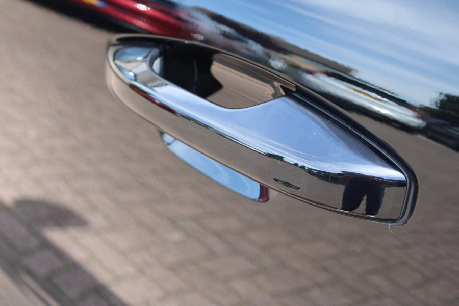 Volvo XC40 1.5 T4 Plug-in hybrid Plus Dark | Trekhaak | H/K | Pilot Assist | Memory | Navigatie | 360 Camera