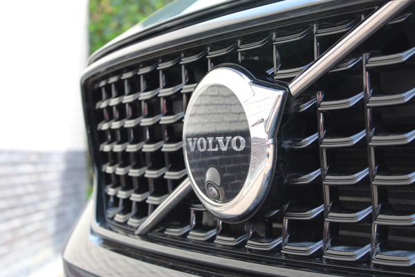 Volvo XC40 1.5 T4 Plug-in hybrid Plus Dark | Trekhaak | H/K | Pilot Assist | Memory | Navigatie | 360 Camera