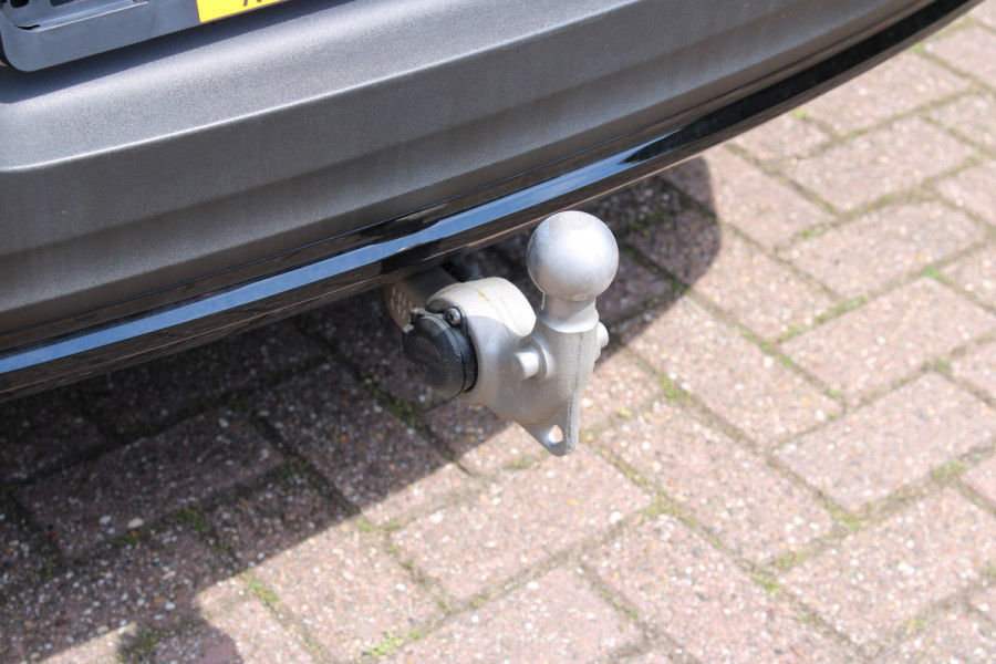 Volvo XC40 1.5 T4 Plug-in hybrid Plus Dark | Trekhaak | H/K | Pilot Assist | Memory | Navigatie | 360 Camera