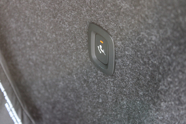 Volvo XC40 1.5 T4 Plug-in hybrid Plus Dark | Trekhaak | H/K | Pilot Assist | Memory | Navigatie | 360 Camera