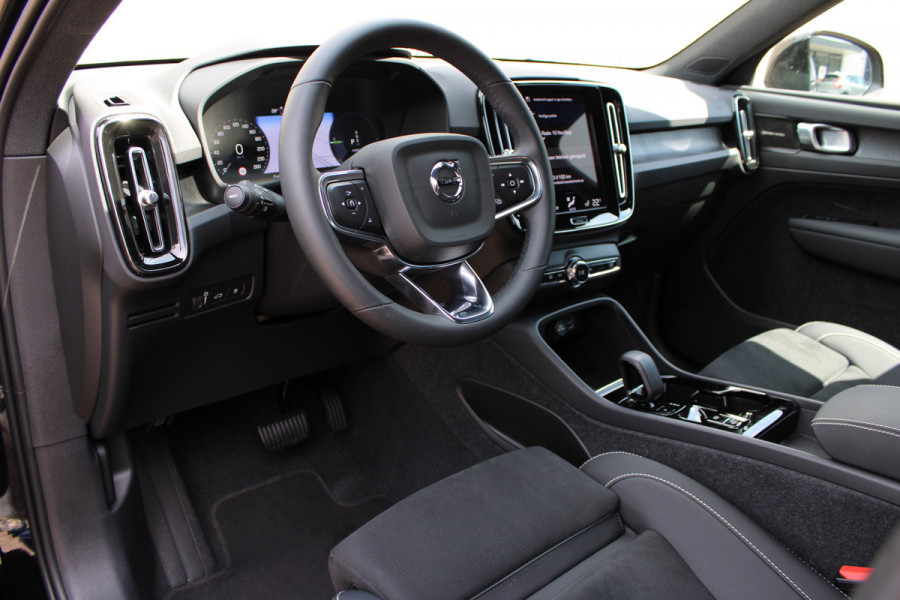 Volvo XC40 1.5 T4 Plug-in hybrid Plus Dark | Trekhaak | H/K | Pilot | Full
