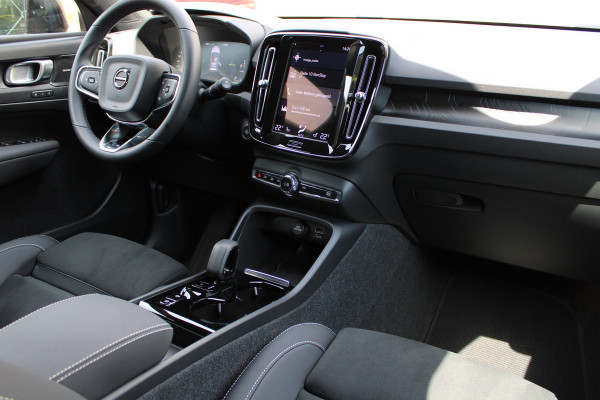 Volvo XC40 1.5 T4 Plug-in hybrid Plus Dark | Trekhaak | H/K | Pilot | Full