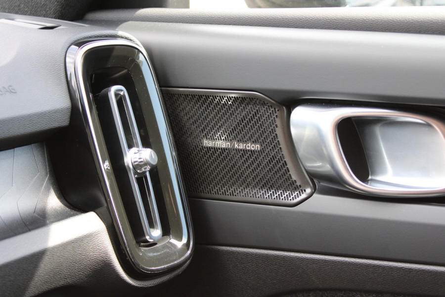 Volvo XC40 1.5 T4 Plug-in hybrid Plus Dark | Trekhaak | H/K | Pilot | Full