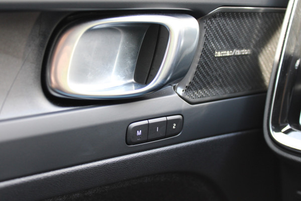 Volvo XC40 1.5 T4 Plug-in hybrid Plus Dark | Trekhaak | H/K | Pilot | Full