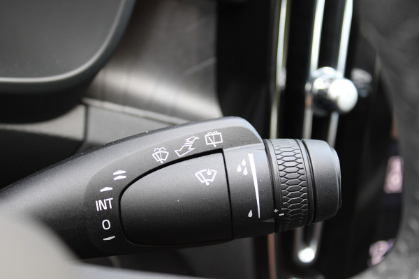 Volvo XC40 1.5 T4 Plug-in hybrid Plus Dark | Trekhaak | H/K | Pilot | Full