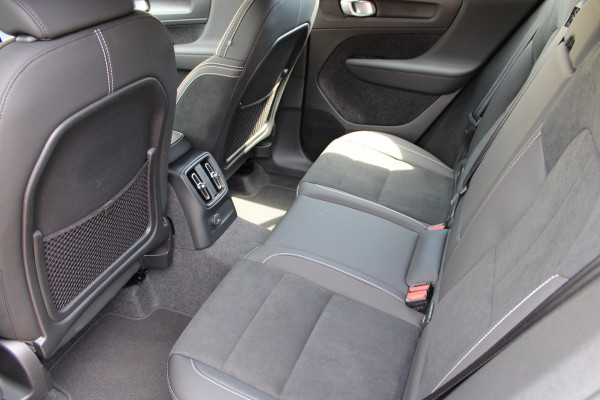 Volvo XC40 1.5 T4 Plug-in hybrid Plus Dark | Trekhaak | H/K | Pilot | Full