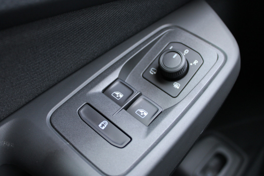 Ford Tourneo Connect 1.5 PHEV Titanium 7 zits | Luxe | Cruise control | Carplay