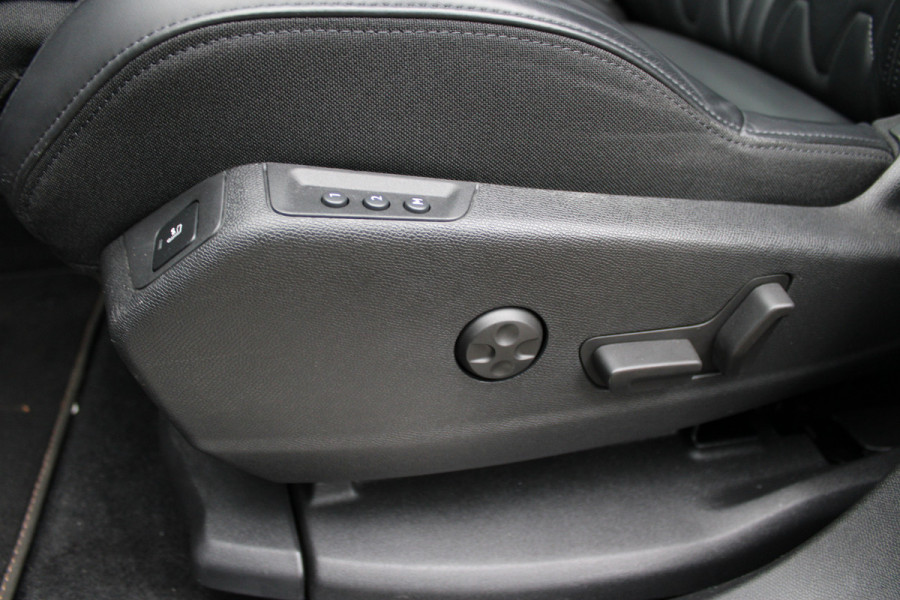 Peugeot 3008 1.6 HYbrid4 300 GT | Trekhaak | Focal | Camera | Leder | Navigatie | Adaptieve cruise