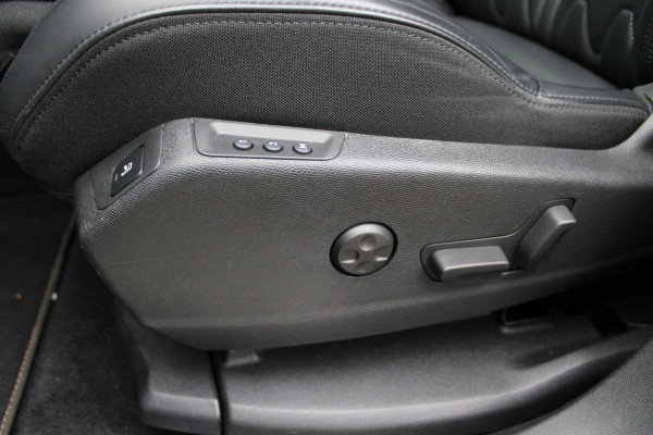 Peugeot 3008 1.6 HYbrid4 300 GT | Trekhaak | Focal | Camera | Leder | Navigatie | Adaptieve cruise