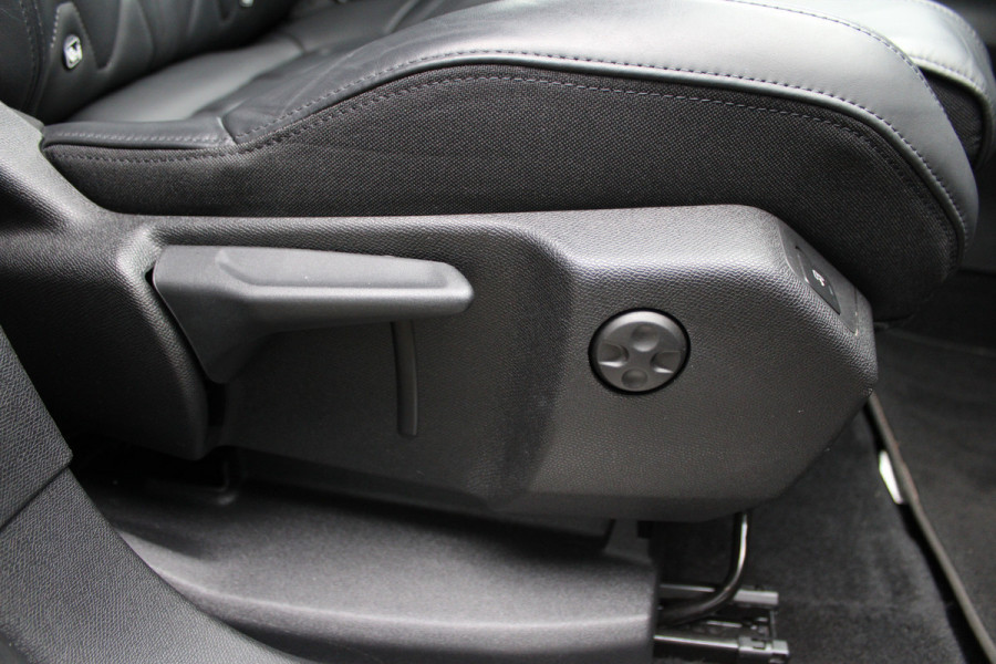 Peugeot 3008 1.6 HYbrid4 300 GT | Trekhaak | Focal | Camera | Leder | Navigatie | Adaptieve cruise