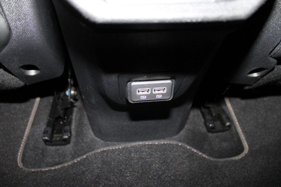 Peugeot 3008 1.6 HYbrid4 300 GT | Trekhaak | Focal | Camera | Leder | Navigatie | Adaptieve cruise