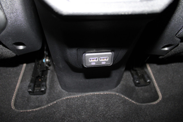 Peugeot 3008 1.6 HYbrid4 300 GT | Trekhaak | Focal | Camera | Leder | Navigatie | Adaptieve cruise