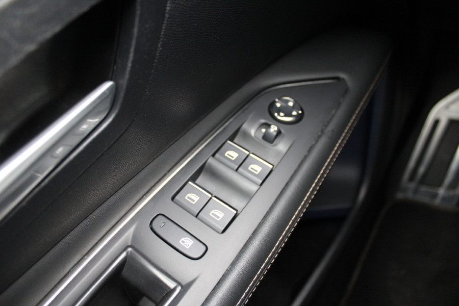 Peugeot 3008 1.6 HYbrid4 300 GT | Trekhaak | Focal | Camera | Leder | Navigatie | Adaptieve cruise