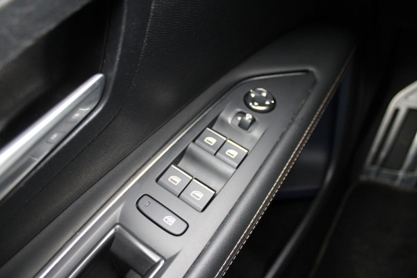 Peugeot 3008 1.6 HYbrid4 300 GT | Trekhaak | Focal | Camera | Leder | Navigatie | Adaptieve cruise