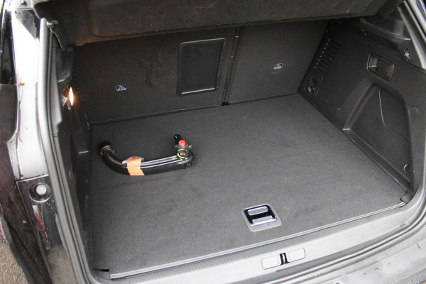 Peugeot 3008 1.6 HYbrid4 300 GT | Trekhaak | Focal | Camera | Leder | Navigatie | Adaptieve cruise