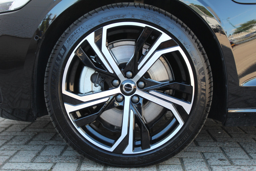 Volvo V60 2.0 T6 Plug-in hybrid AWD Plus Dark | Panoramadak | Trekhaak | H&K | BLIS | 360 Camera | Winterpack