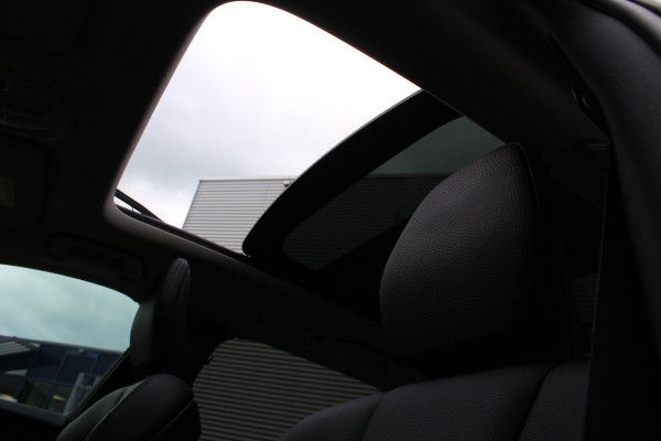 Volvo V60 2.0 T6 Plug-in hybrid AWD Plus Dark | Panoramadak | Trekhaak | H&K | BLIS | 360 Camera | Winterpack