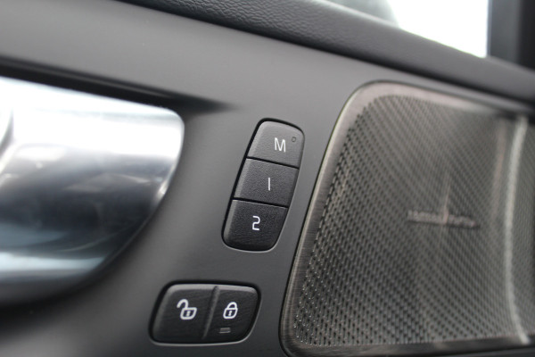 Volvo V60 2.0 T6 Plug-in hybrid AWD Plus Dark | Panoramadak | Trekhaak | H&K | BLIS | 360 Camera | Winterpack