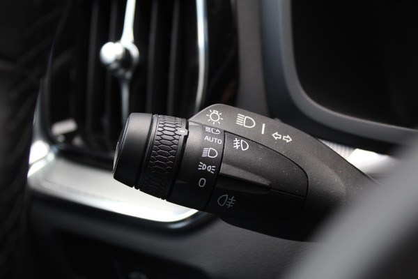 Volvo V60 2.0 T6 Plug-in hybrid AWD Plus Dark | Panoramadak | Trekhaak | H&K | BLIS | 360 Camera | Winterpack