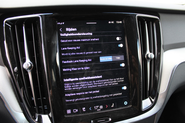 Volvo V60 2.0 T6 Plug-in hybrid AWD Plus Dark | Panoramadak | Trekhaak | H&K | BLIS | 360 Camera | Winterpack