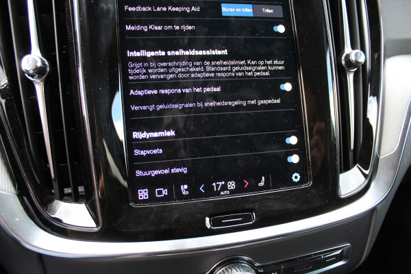 Volvo V60 2.0 T6 Plug-in hybrid AWD Plus Dark | Panoramadak | Trekhaak | H&K | BLIS | 360 Camera | Winterpack