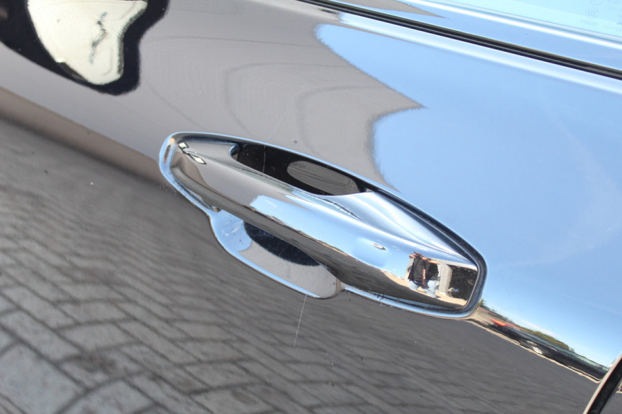 Volvo V60 2.0 T6 Plug-in hybrid AWD Plus Dark | Panoramadak | Trekhaak | H&K | BLIS | 360 Camera | Winterpack