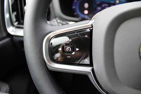 Volvo V60 2.0 T6 Plug-in hybrid AWD Plus Dark | Panoramadak | Trekhaak | H/K | 360 Camera