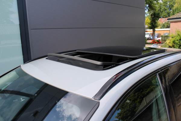 Volvo V60 2.0 T6 Plug-in hybrid AWD Plus Dark | Panoramadak | Trekhaak | H/K | 360 Camera