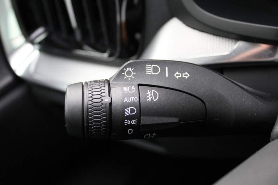 Volvo V60 2.0 T6 Plug-in hybrid AWD Plus Dark | Panoramadak | Trekhaak | H/K | 360 Camera